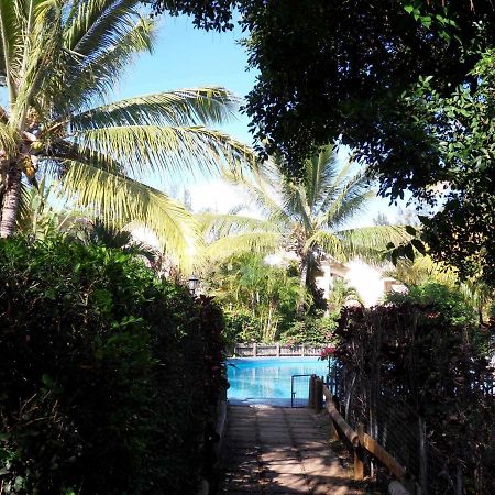 Beachfront 2 Bedroom-House - Tilacaze Flic-en-Flacq Esterno foto