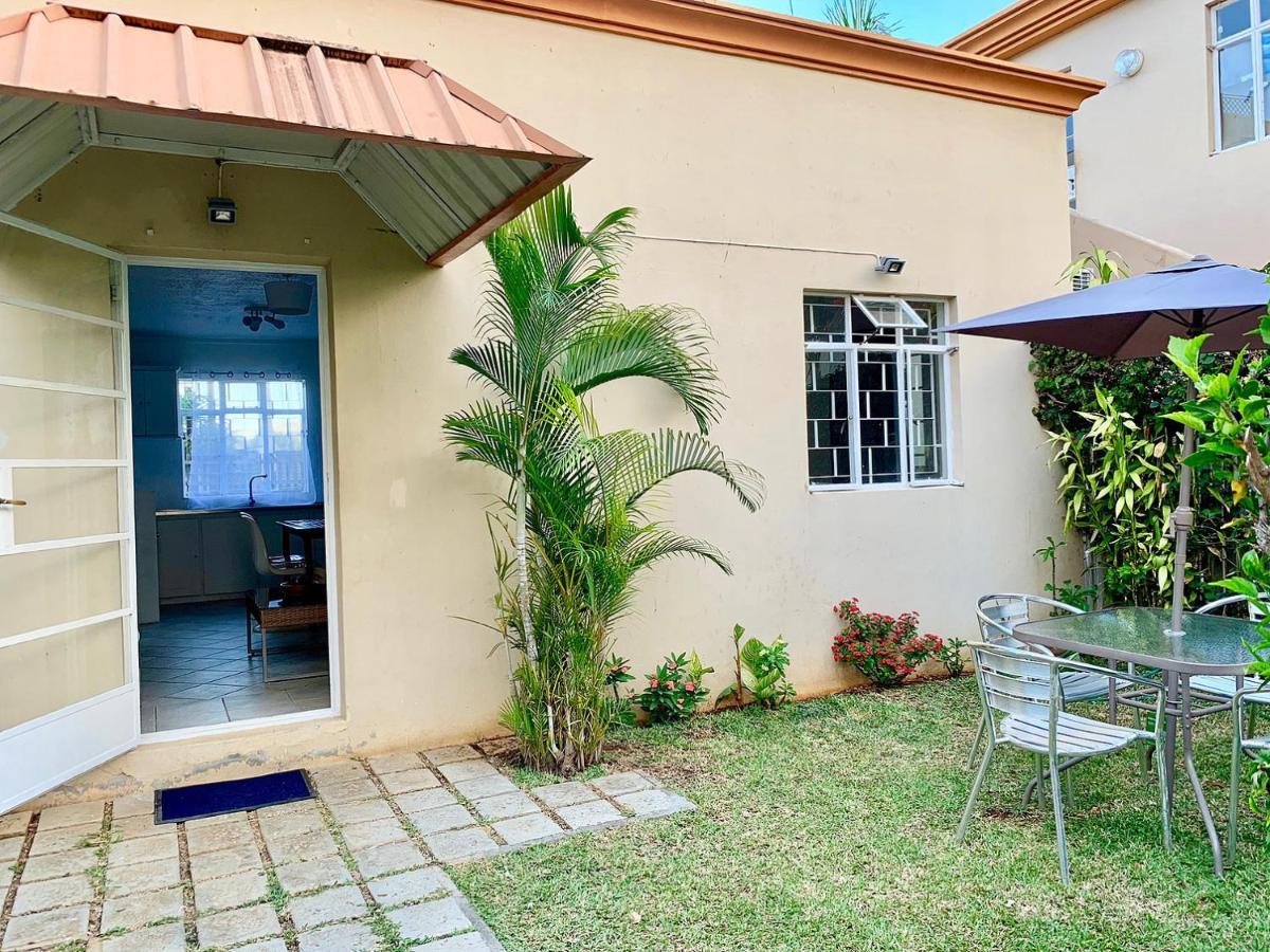 Beachfront 2 Bedroom-House - Tilacaze Flic-en-Flacq Esterno foto