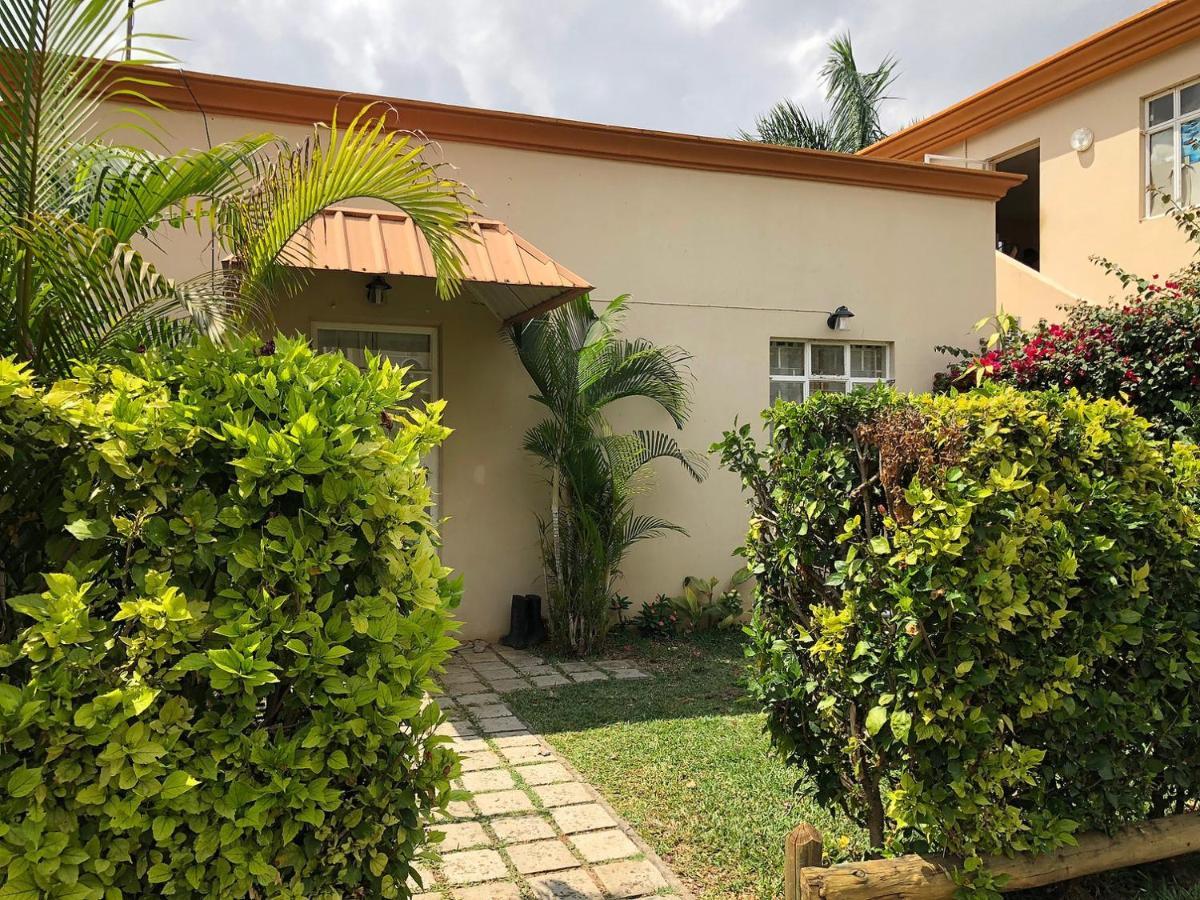 Beachfront 2 Bedroom-House - Tilacaze Flic-en-Flacq Esterno foto